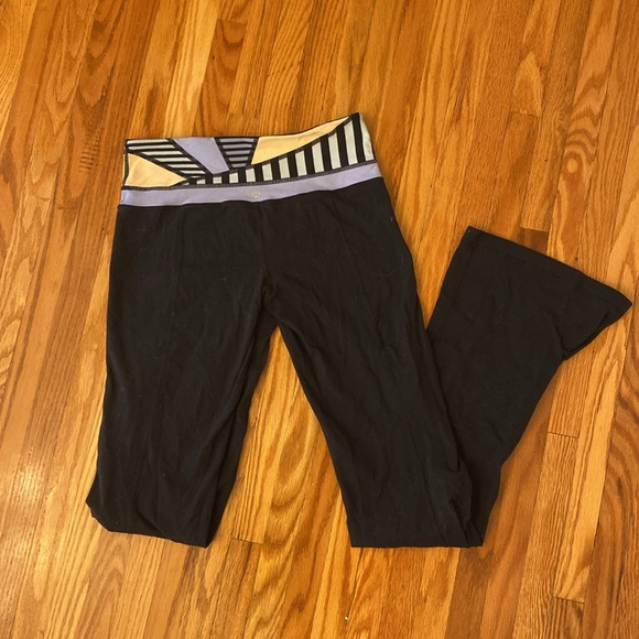 Lululemon Colourful Reversible Flared Yoga Pants - Picture 2 of 5